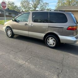 1999 Toyota Sienna