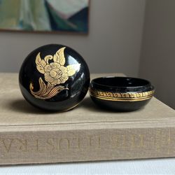 Small Vintage HandPainted Paper Mache Trinket Box ( D3” ) firm on price 