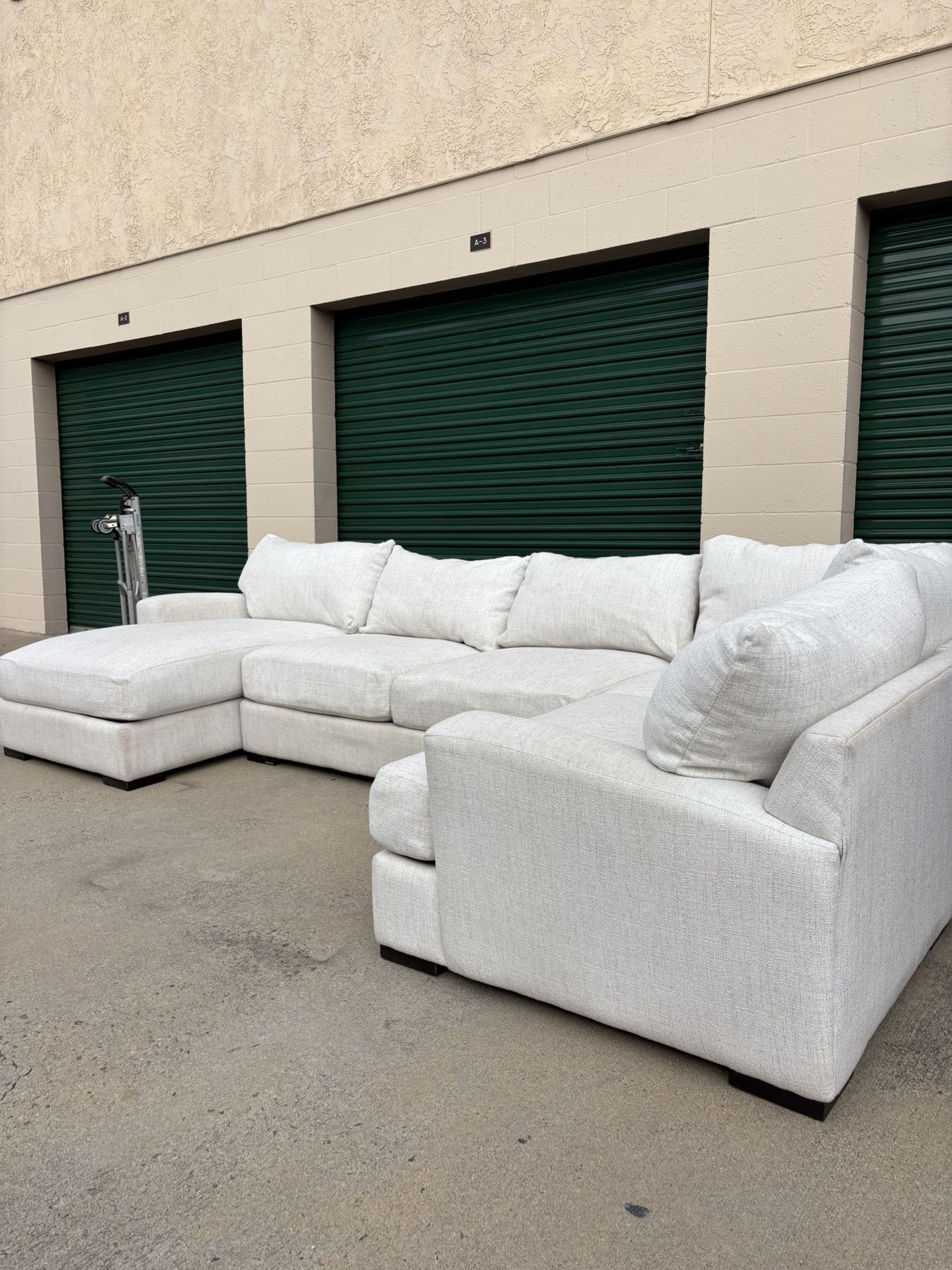Large Sectional Couch U-Shape 🛻 Delivery Available🛻