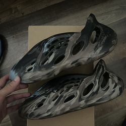 Yeezy Foam RNNR Mx Cinder Size 11