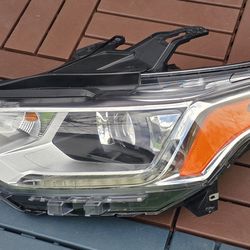 Chevrolet Traverse Headlamp 2018 2019 2020 left side (Driver) OEM HID
