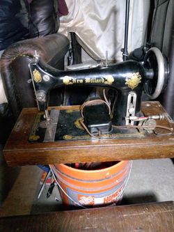 New Willard Antique Sewing Machine Everything Works Just Needs A Belt Comes In The Case 