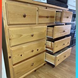 9 drawers dresser/ Nine drawers dresser