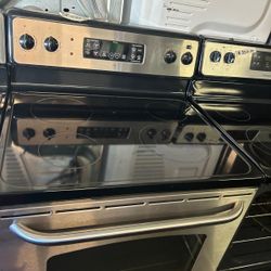 GE Electric Stove W/Convention Oven