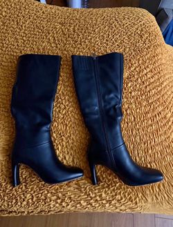 Boots women’s size 6