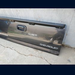 2005 CHEVROLER SILVERADO GMC SIERRA
TAIL GATE TAILGATE DECKLID HATCH
ASSEMBLY USED OEM. NC