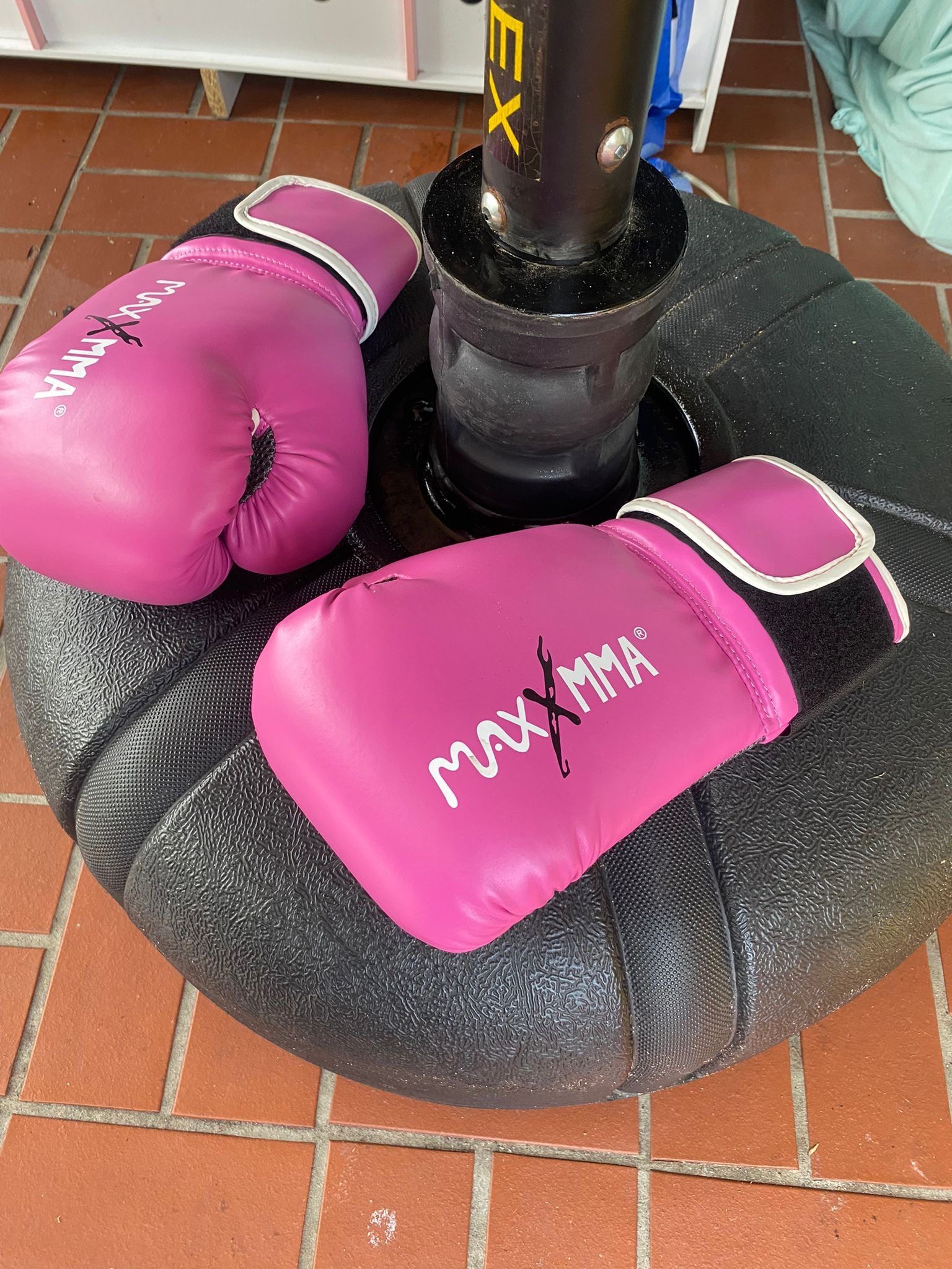 LIKE NEW - MaxxMMA Pro Style Boxing Gloves, Training Heavy Bag Workout Mitts Muay Thai Sparring