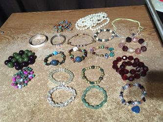 LOT OF 18 VINTAGE BEADED MINI STONES COLORFUL BRACELETS NECKLACES W MORE BEADS