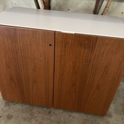 Shelf excellent condition Fall  Cabinet 36 inc