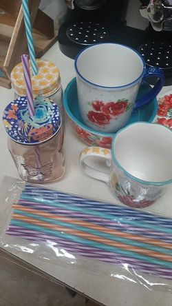 Pioneer woman mugs and bowl and straws