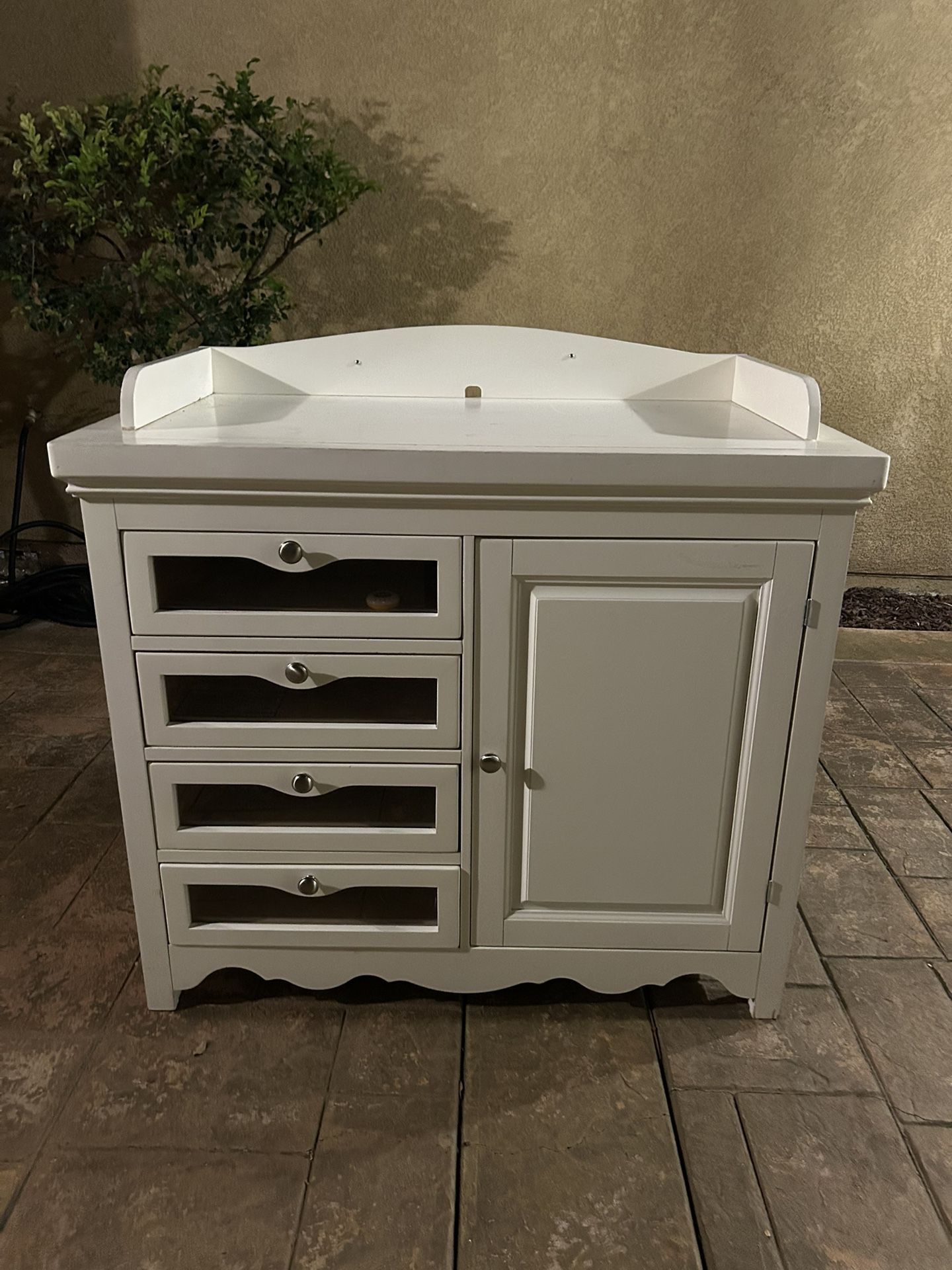 π Baby Changing Table/Dresser