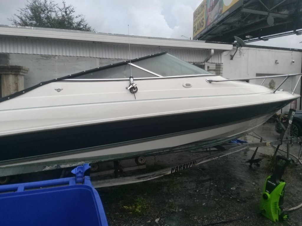 1997 Bayliner Inboard Motor Boat