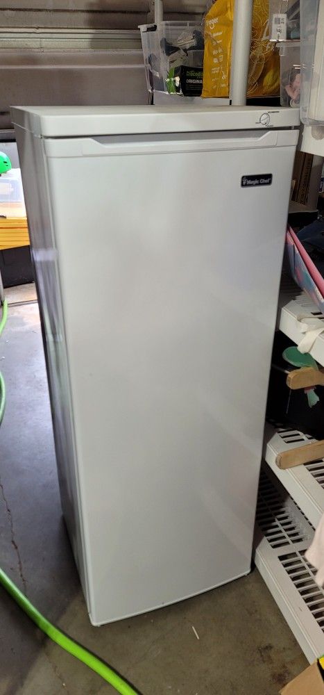 Magic Chef Upright Freezer (5.8 cu. ft., Magic Chef)