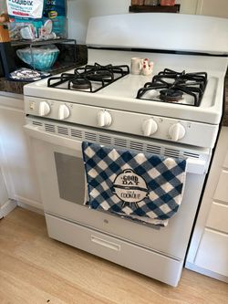 Stove with Top and kitchen lamps