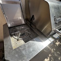 Gas Grill and Barbeque in Great Condition