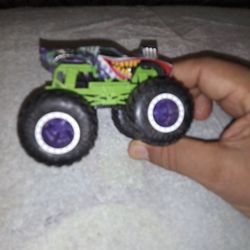 🤡"Hot Wheels Monster Trucks"(Joker B O N E S H A K E R.) Demolition Double.