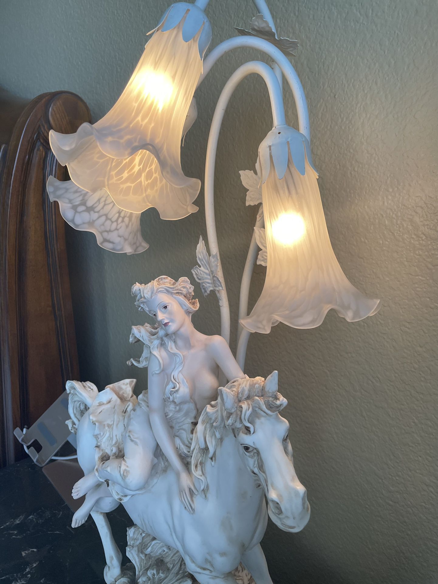 Set Beautiful Antique Lamps