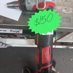 Pipe cutter Milwaukee  with battery