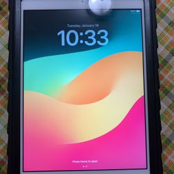 Valentine’s Day Sale! Apple iPad 6th Generation 32GB Unlocked Like New!