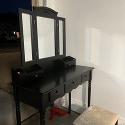 Vanity desk