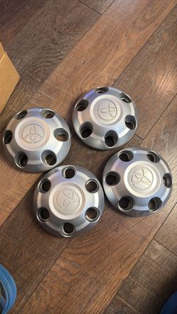 READ DESC set x4 USED 2005-2015 Toyota Tacoma OEM Center Cap