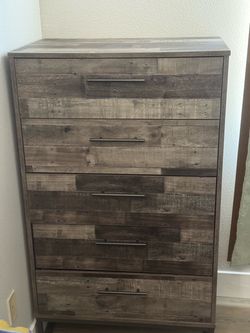 Dresser with 5 drawers