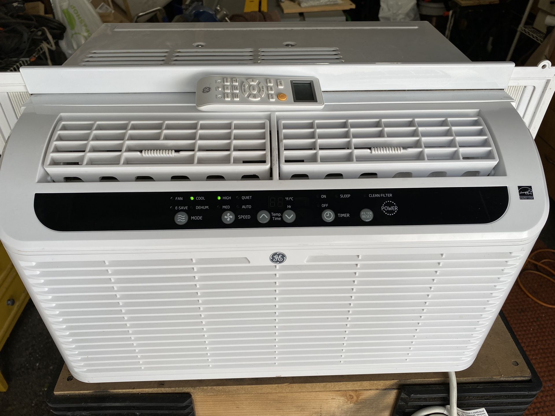 GE 6000 BTU A/C - AHD06LXW1
