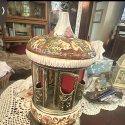 Italian Carousel Music Box Cherubs Made in Italy Doctor Zhivago R. Capodimonte
