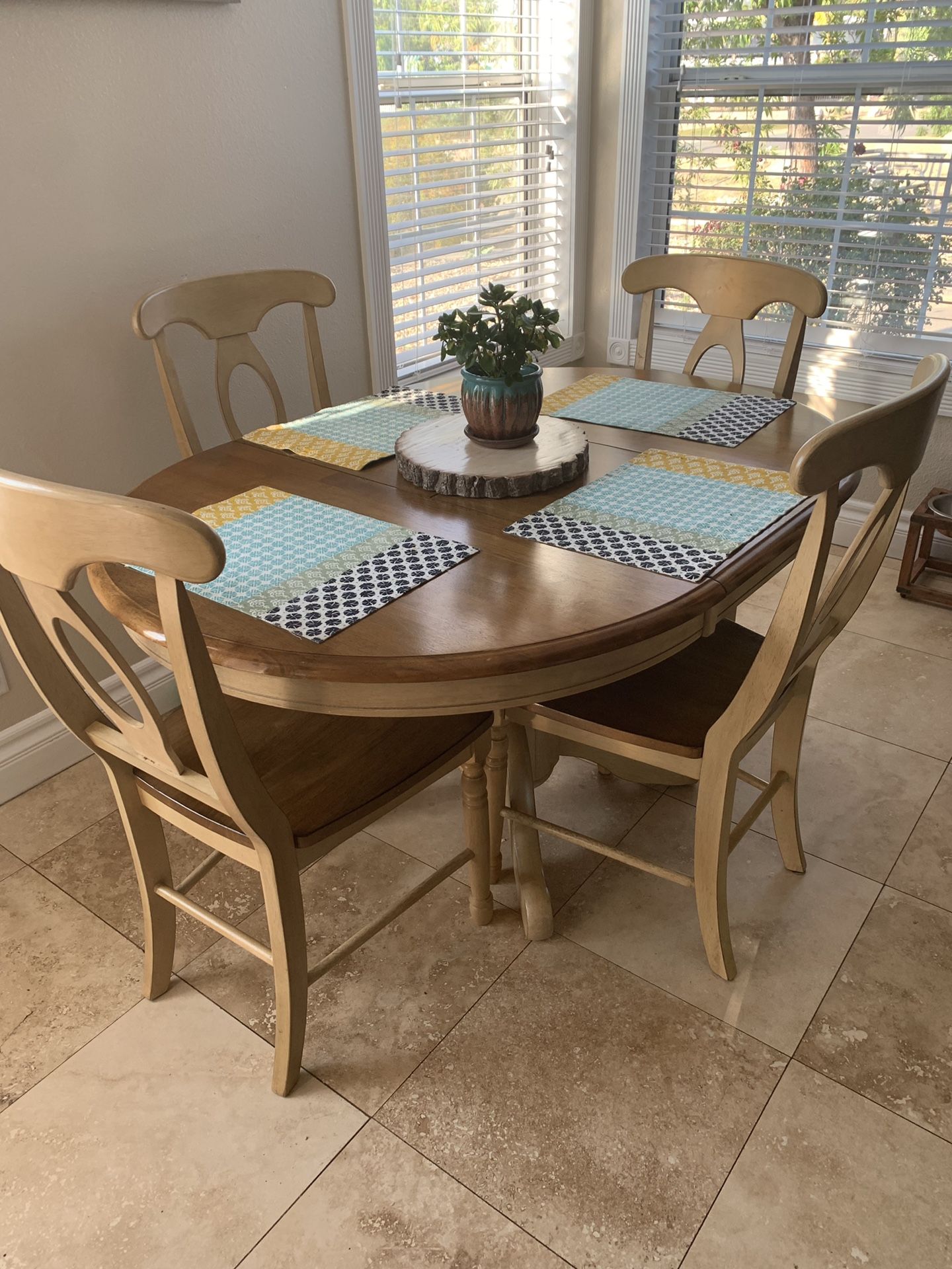 Kitchen table like new