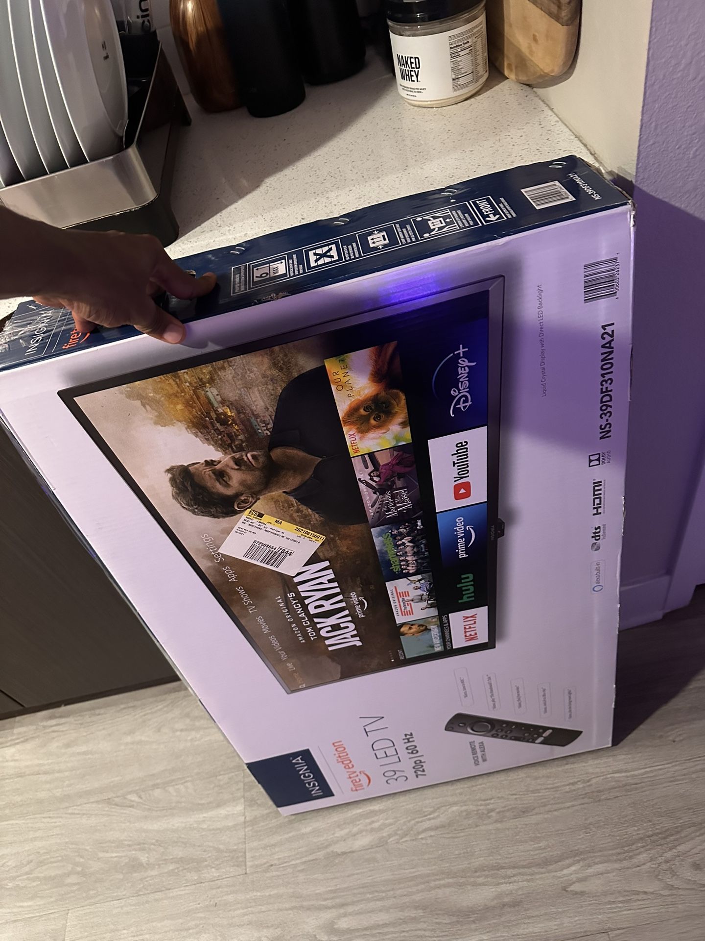 Insignia NS-39DF310NA21 39" HD LED Smart TV - Black