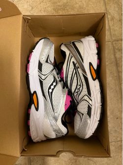 SAUCONY