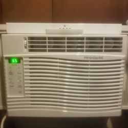 Frigidaire Remote control 5,050 Btu Window Unit 