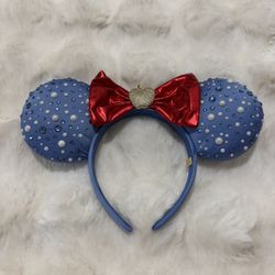 Disney Snow White Baublebar. Shipping Available 