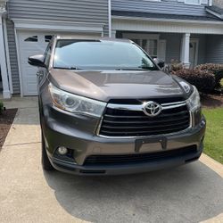 Toyota Highlander XLE AWD 2016 - Clean Title