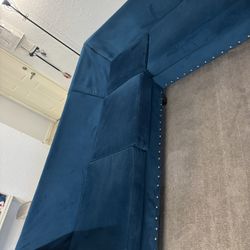 Yumiko 6 - Piece Velvet Sectional