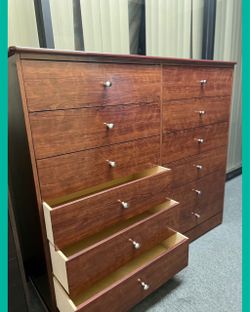 12 drawers dresser/ Twelve drawers dresser