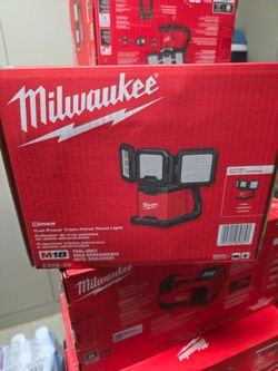 Milwaukee M18 ROVER Dual-Power Triple-Panel Flood Area Light, 4500 Lumens, Bare Tool, Model# 2368-20
