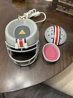 Scentcy plug in wax candles