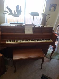 Piano .  (Story and Clark )