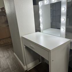 New Vanity white with lights Assembled 