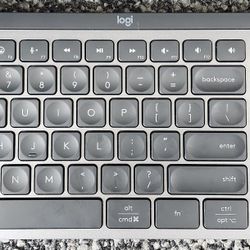 Logitech MX keys keyboard (mint condition)