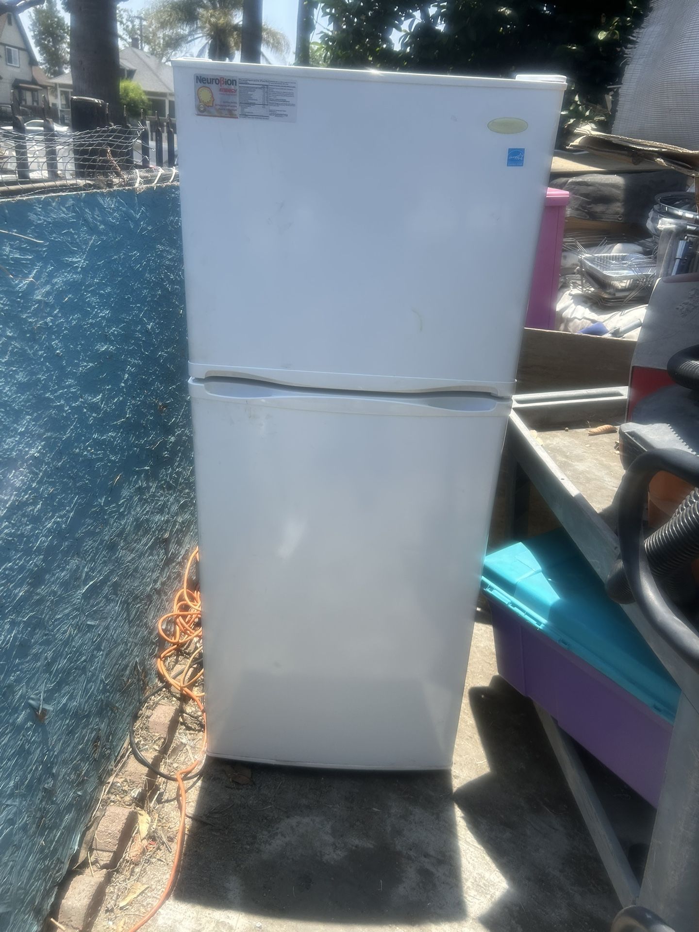 Médium Size Refrigerator 