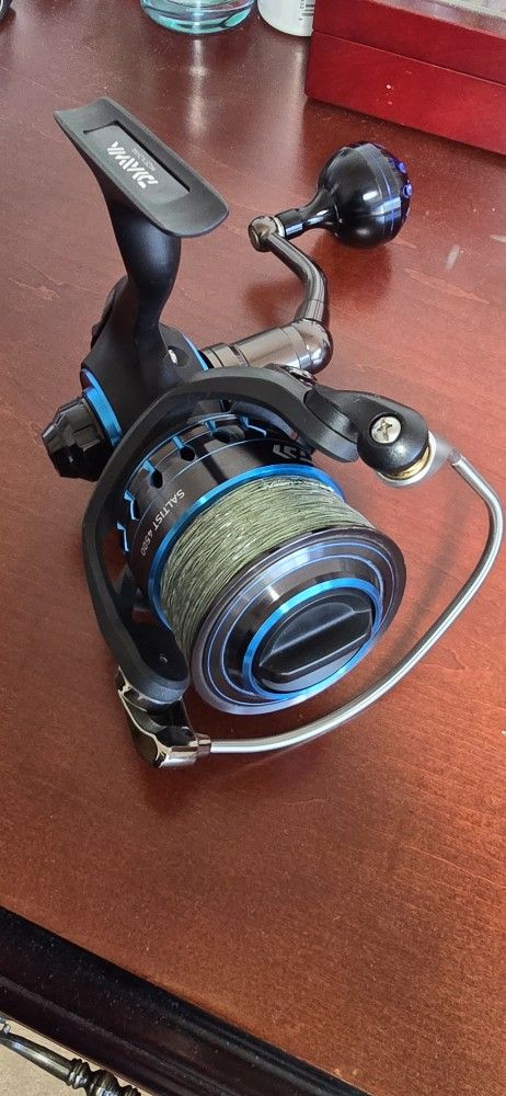 Daiwa Saltist 4500 w/ Gomexus Power Knob & Power Pro 55lb Braid Like New