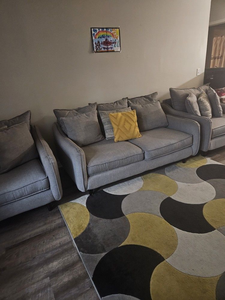 Living Room Set. Please Read The Description.
