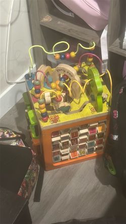 B. Toys Zany Zoo Wooden Activity Cube