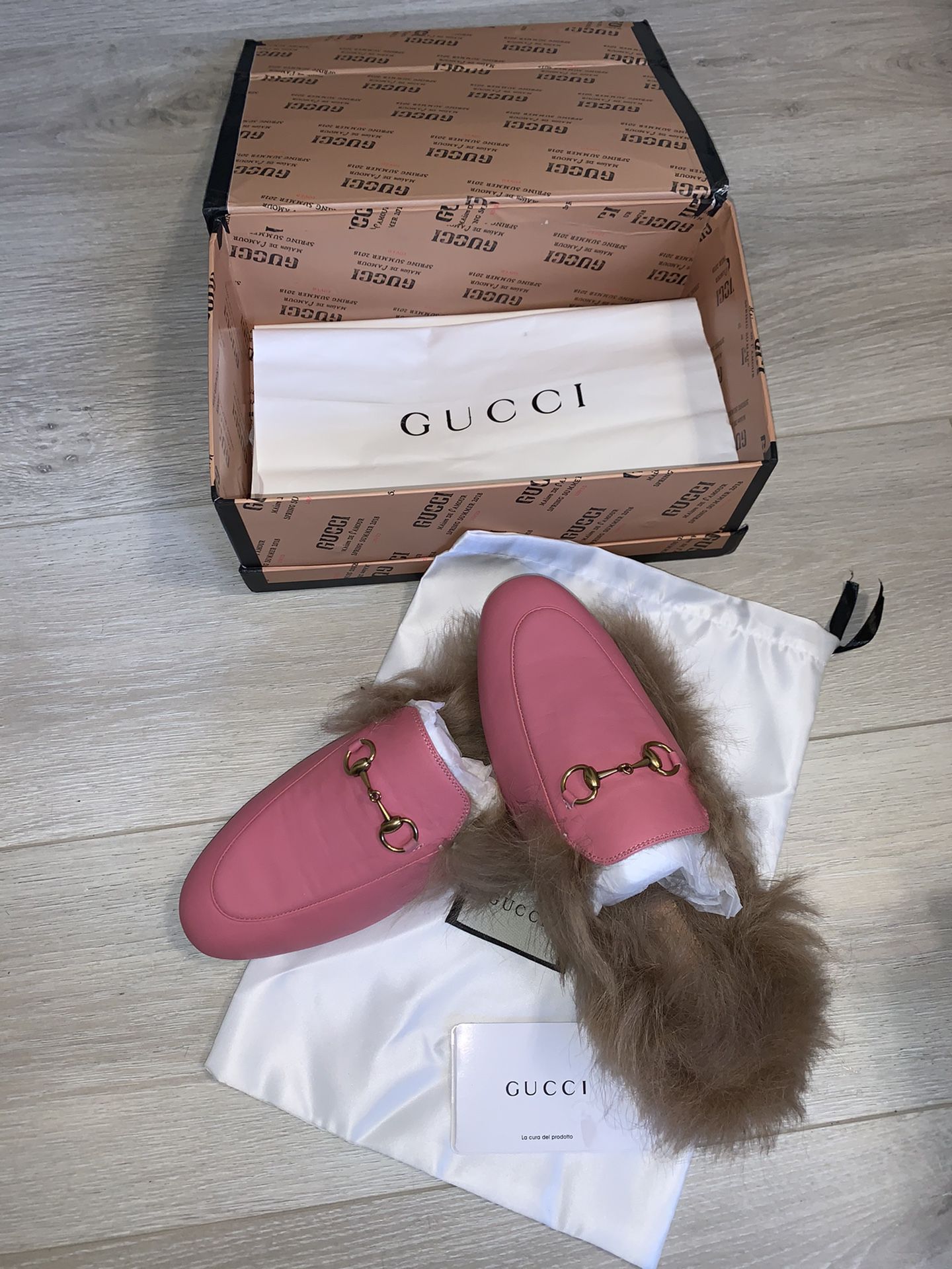 Women’s Gucci slip on designer shoe size 8/8.5
