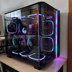 High End Gaming PC and 4k monitor
