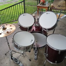 Rogers Drum Set With Cymbals And Hardware 