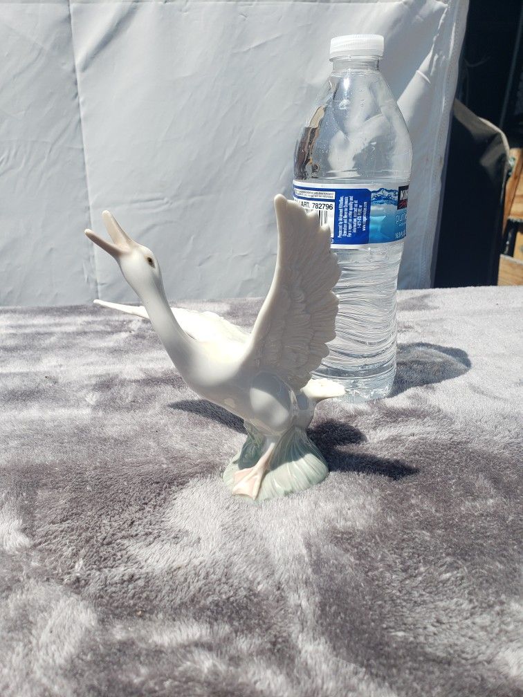 Vintage Lladro Porcelain Goose Figurine