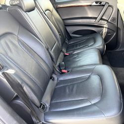 Audy Q7 7 Passengers 